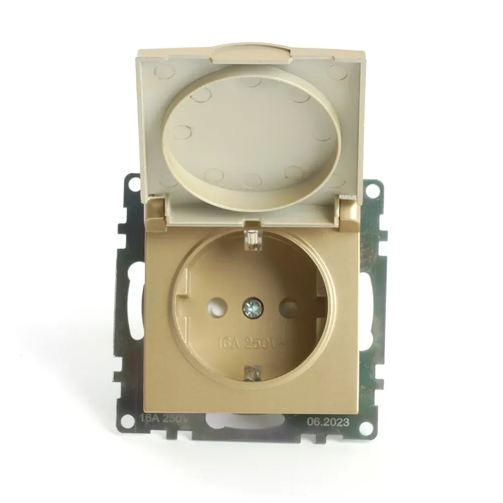 Розетка одноместная с/з с крышкой серия Катрин золото STEKKER FERON 49222