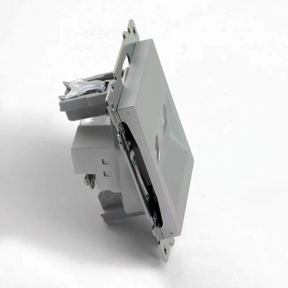 Розетка TV + компьютерная RJ-45 (механизм) серия Катрин серебро STEKKER