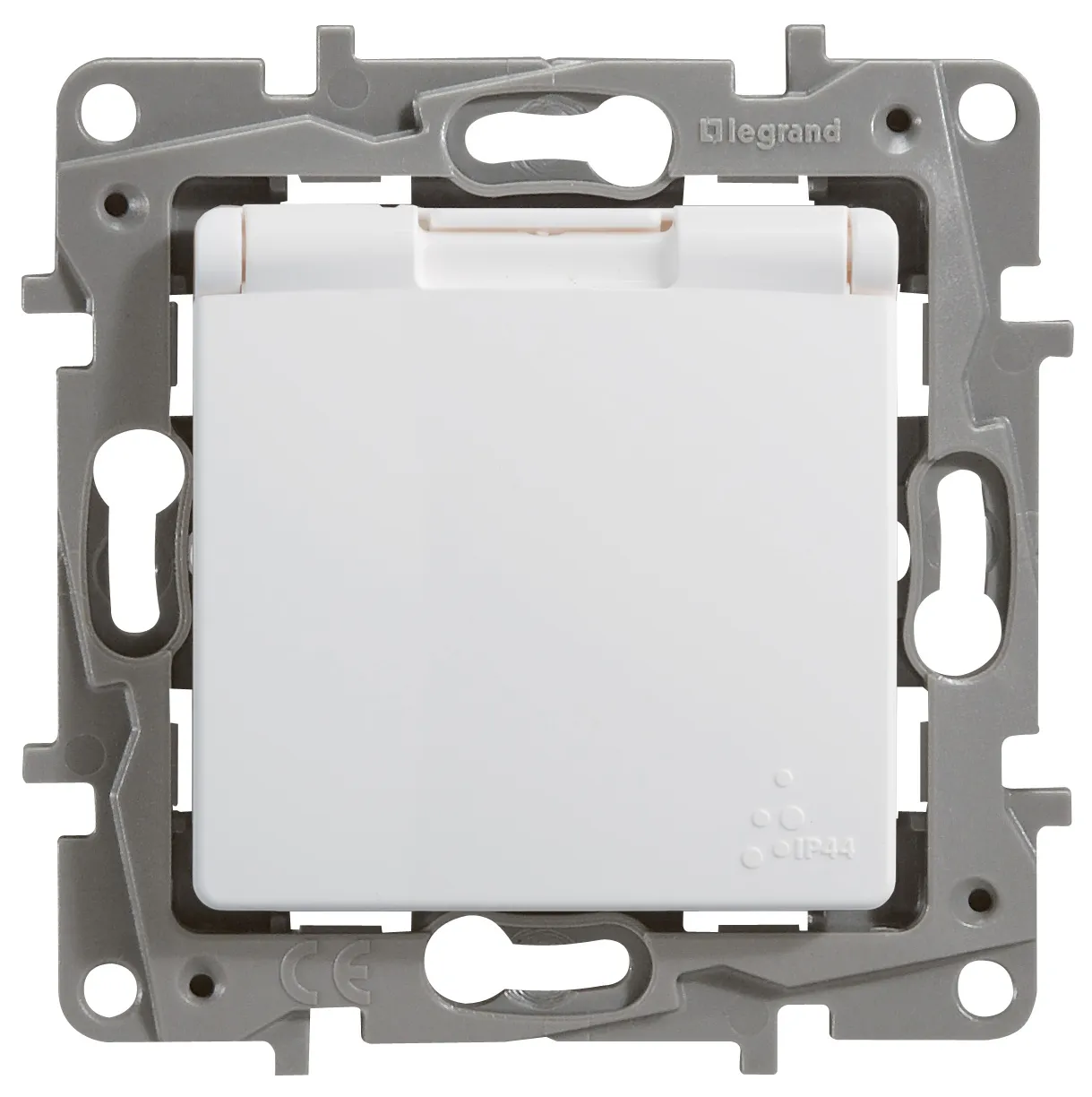 ETIKA Розетка с заземлением IP44 белая LEGRAND 672232