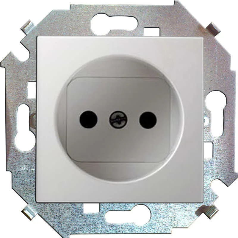 15 Розетка 2P 16А 250В винтовой зажим белый Simon 1591431-030