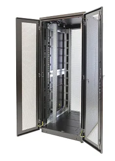 Блок силовых розеток Eurolan, вертикальный, неуправляемый, IEC 60320 С13, IEC 60320 С19 х 24, Shuko х 4, вход IEC 320 309 3P+N+PE, шнур 3 м, 37U, 1645х56х44 мм (ВхШхГ), 32А, чёрный