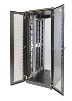 Блок силовых розеток Eurolan, вертикальный, неуправляемый, IEC 60320 С13, IEC 60320 С19 х 24, Shuko х 4, вход IEC 320 309 3P+N+PE, шнур 3 м, 37U, 1645х56х44 мм (ВхШхГ), 32А, чёрный