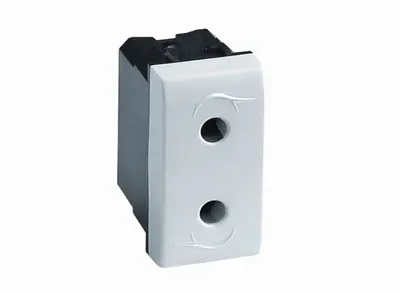 BRAVA Розетка без заземления без шторок 1 модуль белая DKC 76491B