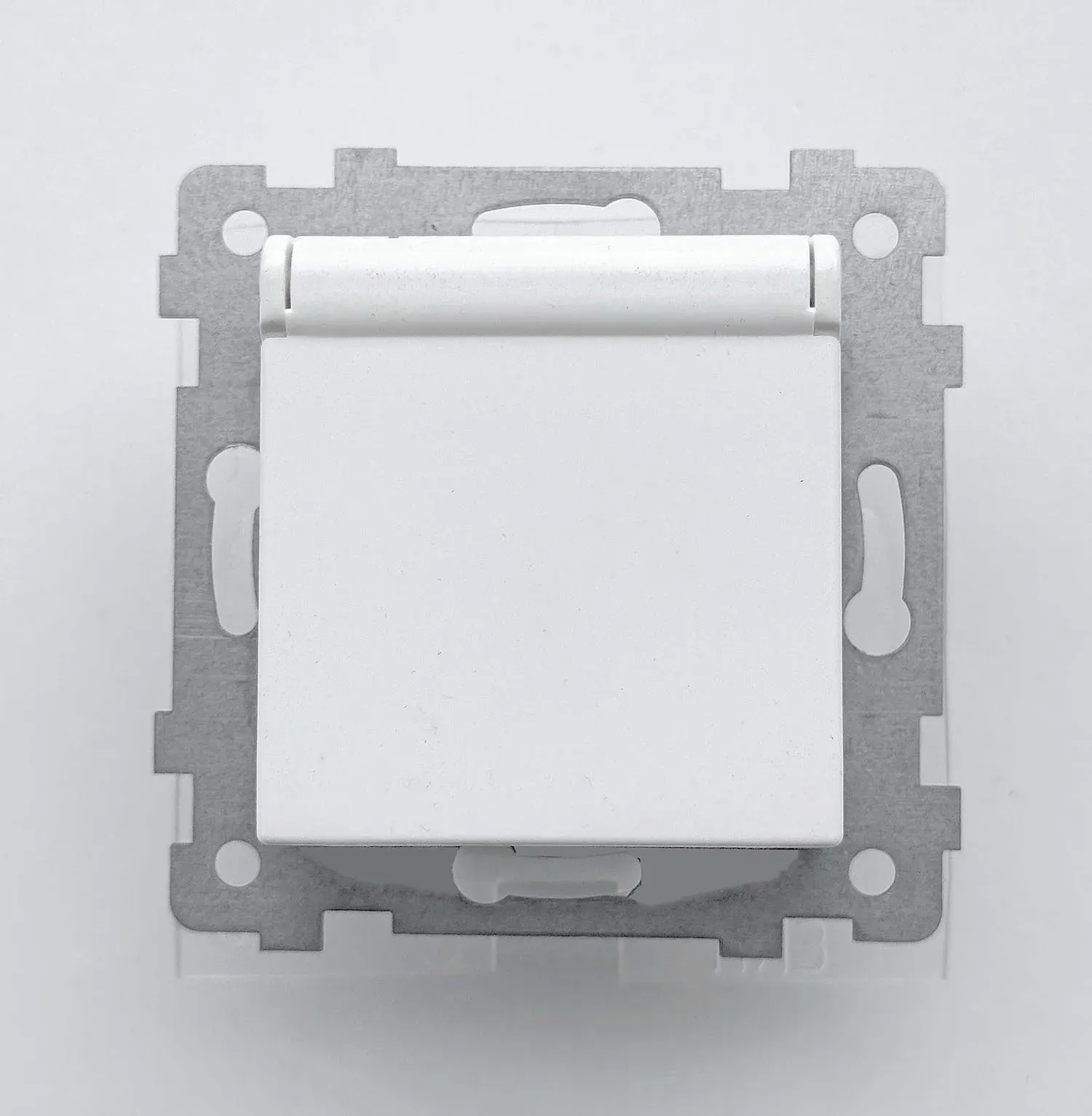 Мария розетка  одноместная  с заземлением , с з/ш  с крыш. с/у IP44 в сборе, РС16-473, механизм Кунцево 110077