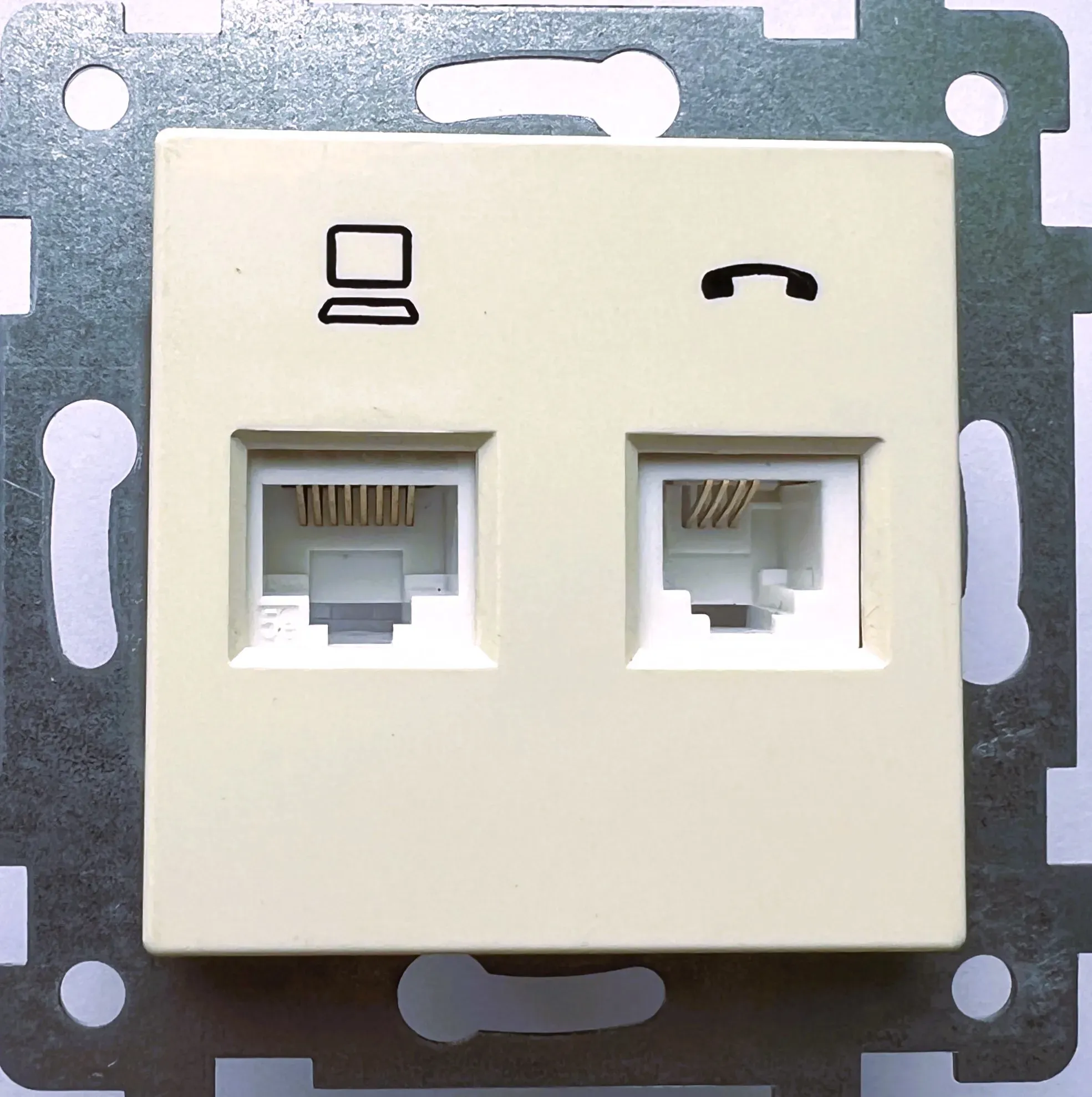 АКСИОМА Механизм розетки низковольтной ПК/ТЛФ 2 гнезда скр.уст. РКТ2-467, с/к Кунцево 122016