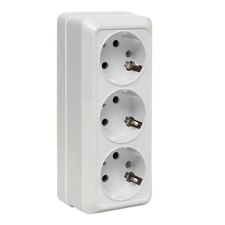 Розетка Рим 3-местная 16А с заземлением белая EKF ENR16-228-10