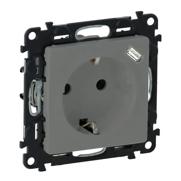 Valena LIFE.Розетка комбинированная 2К+З 16А ~250В со встроенным зарядным устройством USB C 1.5А 5В.С лицевой панелью.Алюминий LEGRAND 753335