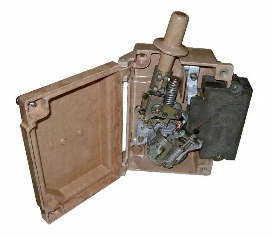 АВ-8А-1, I уставки 650А автоматический выключатель .01 ЧЭАЗ г.Чебоксары 102813240.01