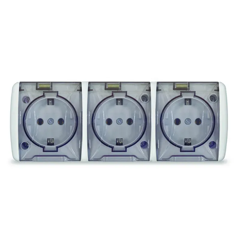 Клио розетка наружная трехместная с прозрачной крышкой IP54, с/з, о/у, 16А, 220В, белая Универсал К2235