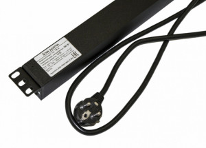 Hyperline SHE-12SH-2IEC-2.5EU Блок розеток, вертикальный, 12 розеток Schuko, 2 розетки IEC320 C13, кабель питания 2.5м (3х1.5мм2) с вилкой Schuko 16A, 250В, 730x44.4x44.4мм (ДхШхВ), корпус алюминий, черный