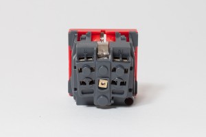 Розетка электрическая 2К+З,с защитными шторками, с механической блокировкой (красный)