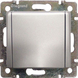 LEGRAND 770122 Модуль розетки 2К+З, с винтовыми зажимами, с откидной крышкой, немецкий стандарт (Schuko), 10/16А, алюминий, Valena