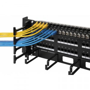 Организатор коммутационных шнуров Eurolan, 19", 4HU, 177х26х108,2 мм (ВхШхГ), вертикальный, для кабелей, цвет: чёрный